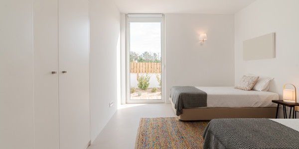 Comprar / Vender Casas Unifamiliares y Chalets en Sabadell · con Mobiliario y Carpintería a Medida